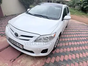 Toyota Corolla LE 4dr Sedan (1.8L 4cyl 4A) 2013 White