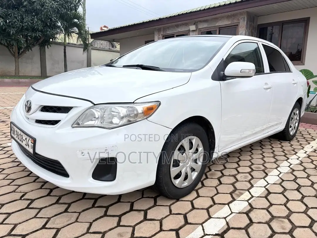 Toyota Corolla LE 4dr Sedan (1.8L 4cyl 4A) 2013 White