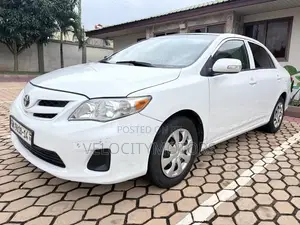 Toyota Corolla LE 4dr Sedan (1.8L 4cyl 4A) 2013 White