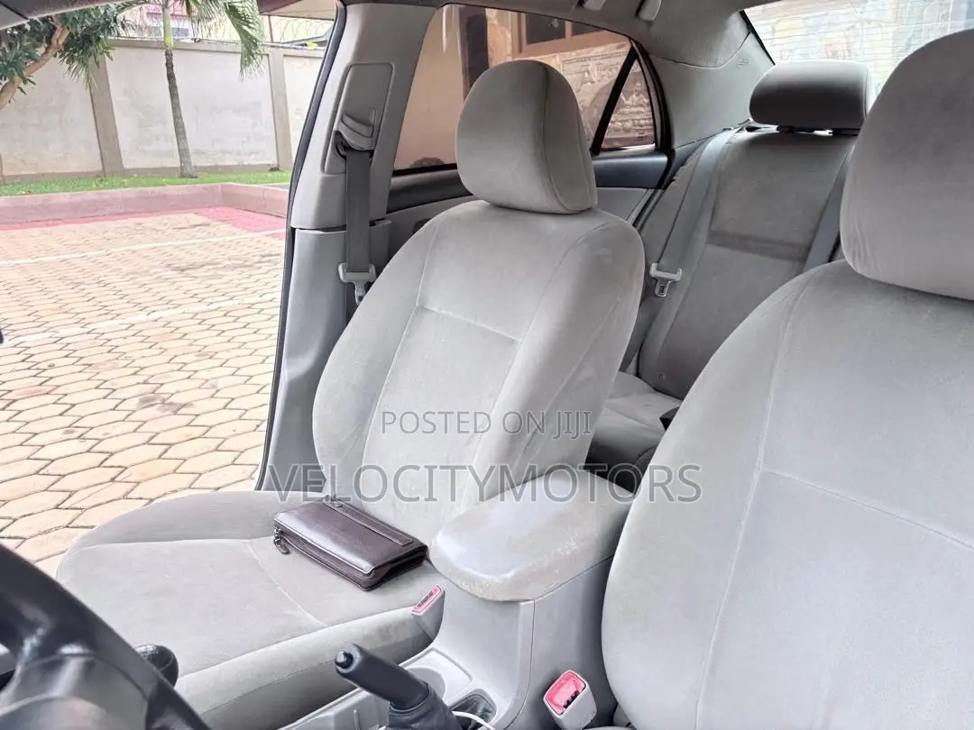 Toyota Corolla LE 4dr Sedan (1.8L 4cyl 4A) 2013 White