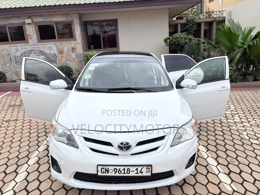 Toyota Corolla LE 4dr Sedan (1.8L 4cyl 4A) 2013 White