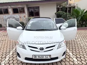 Toyota Corolla LE 4dr Sedan (1.8L 4cyl 4A) 2013 White