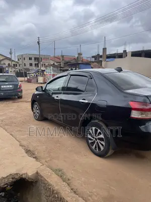 Toyota Yaris 2010 Black