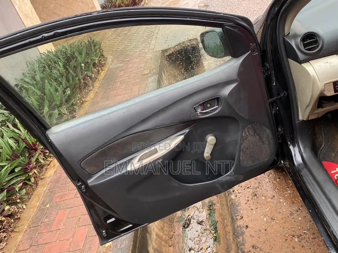 Toyota Yaris 2010 Black
