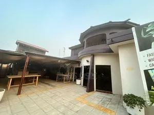 10bdrm House in Menskrom Macharty, Accra Metropolitan for sale