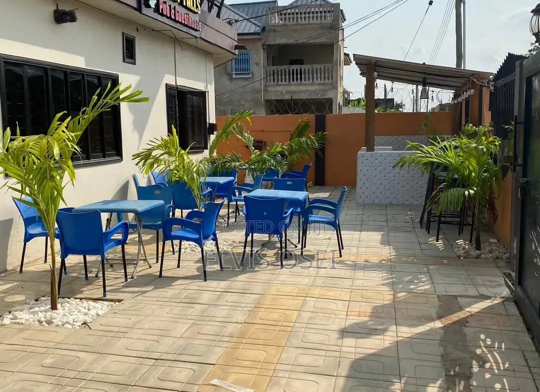 10bdrm House in Menskrom Macharty, Accra Metropolitan for sale