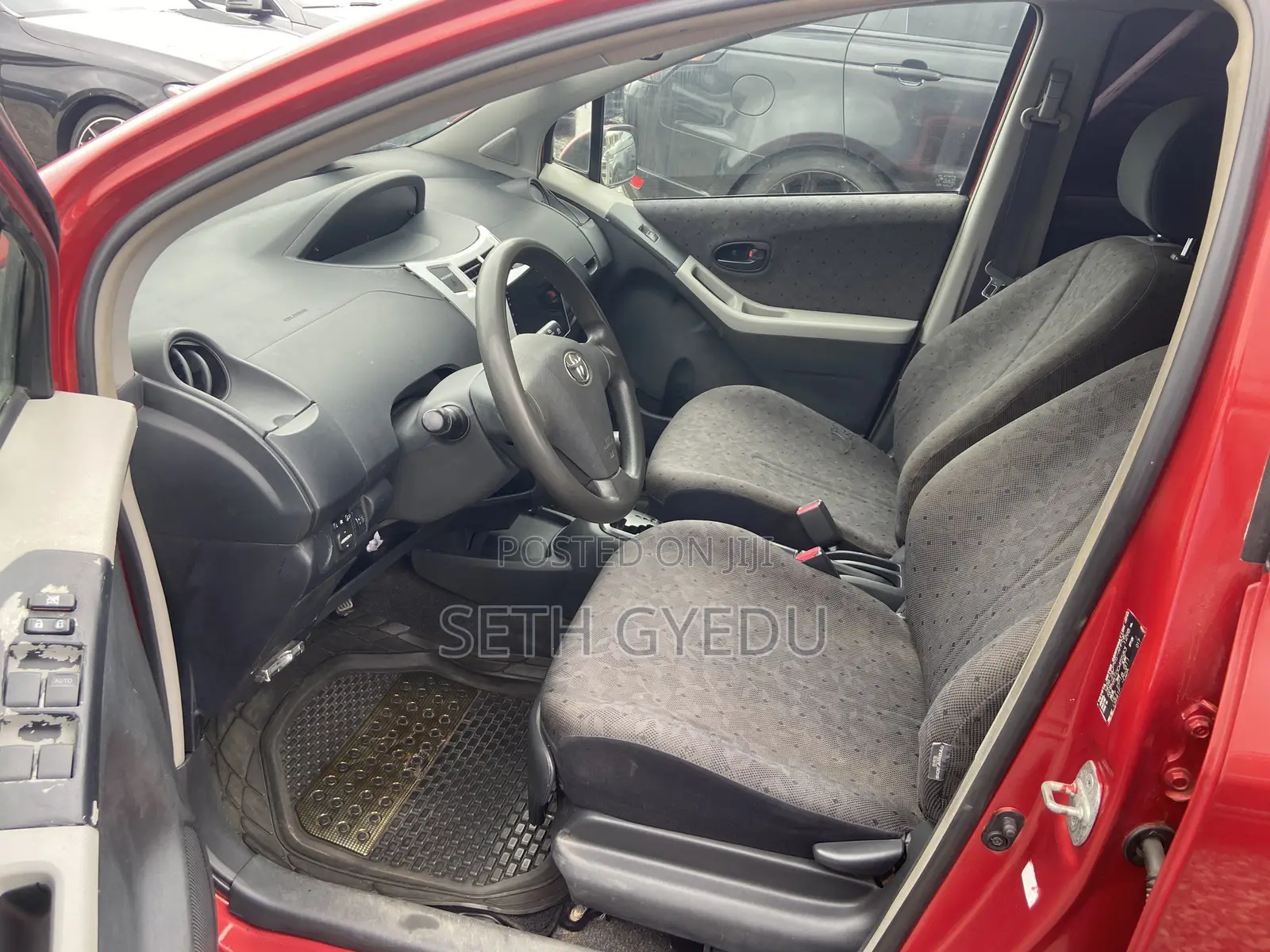 Toyota Vitz 2011 Red