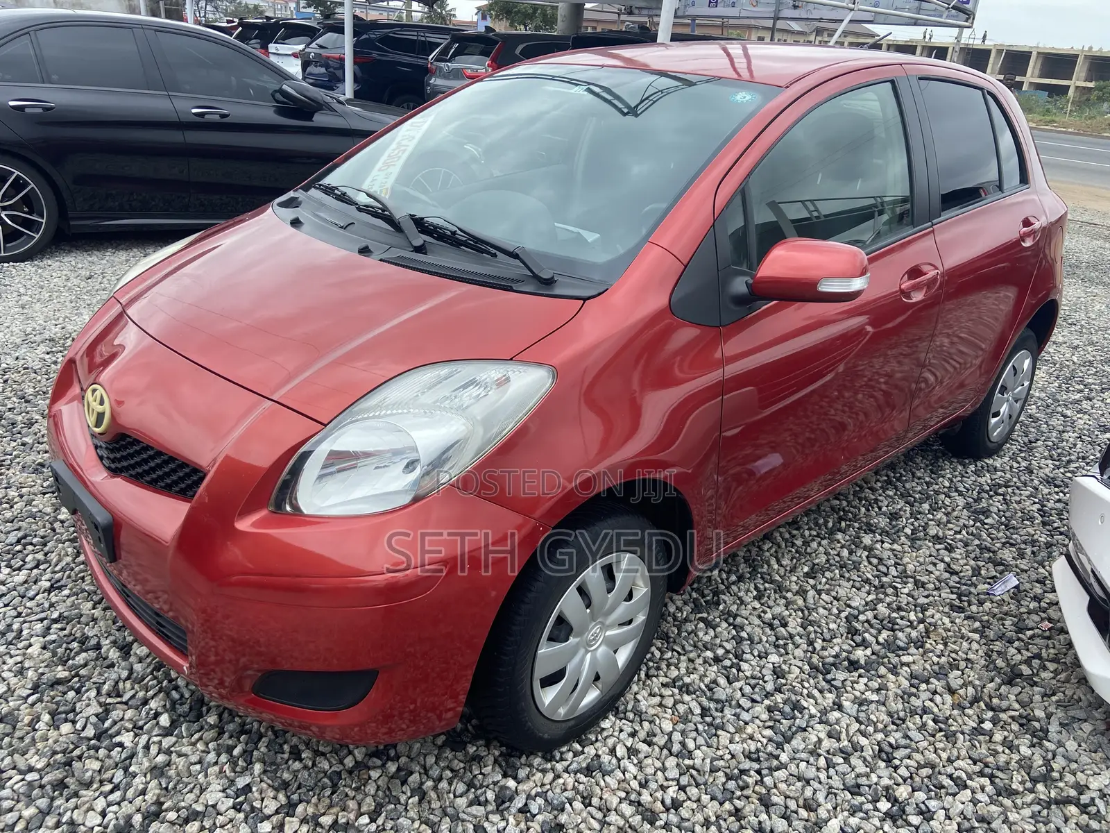 Toyota Vitz 2011 Red