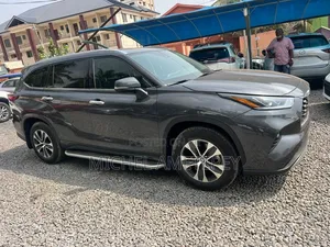 Toyota Highlander 2021 Gray