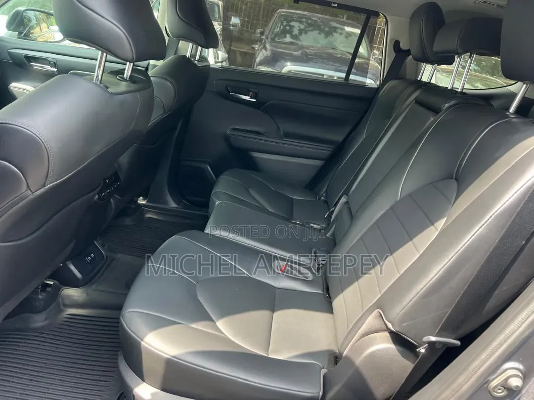 Toyota Highlander 2021 Gray