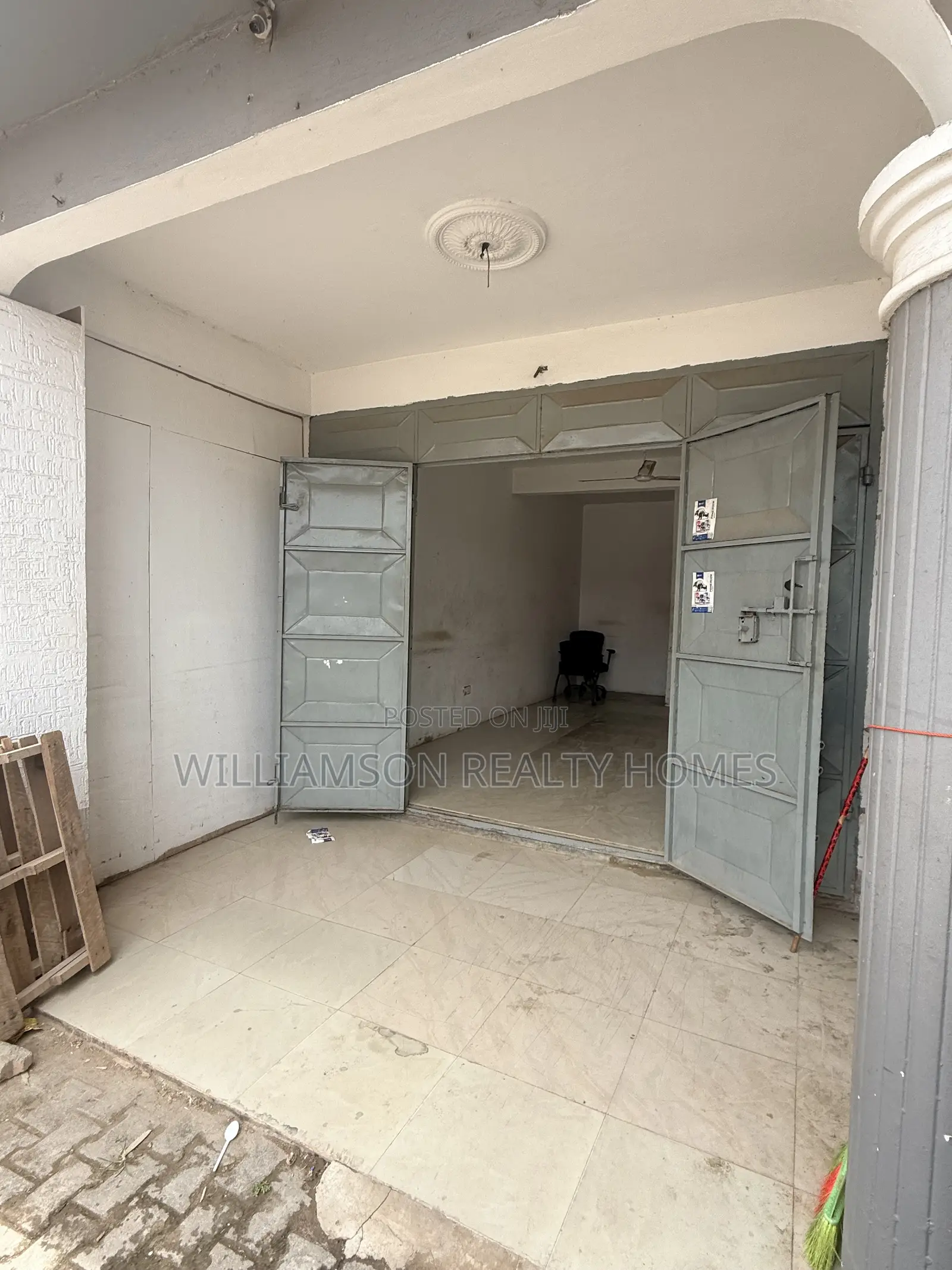 Downstairs, Road Side Shop/Store/Office Space/Showrm/Warehouse,spintex