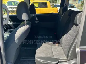 Toyota Voxy 2013