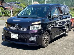 Toyota Voxy 2013