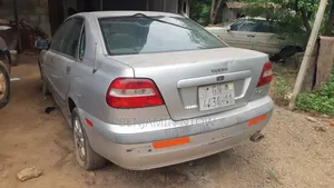Volvo S40 2010 Off white