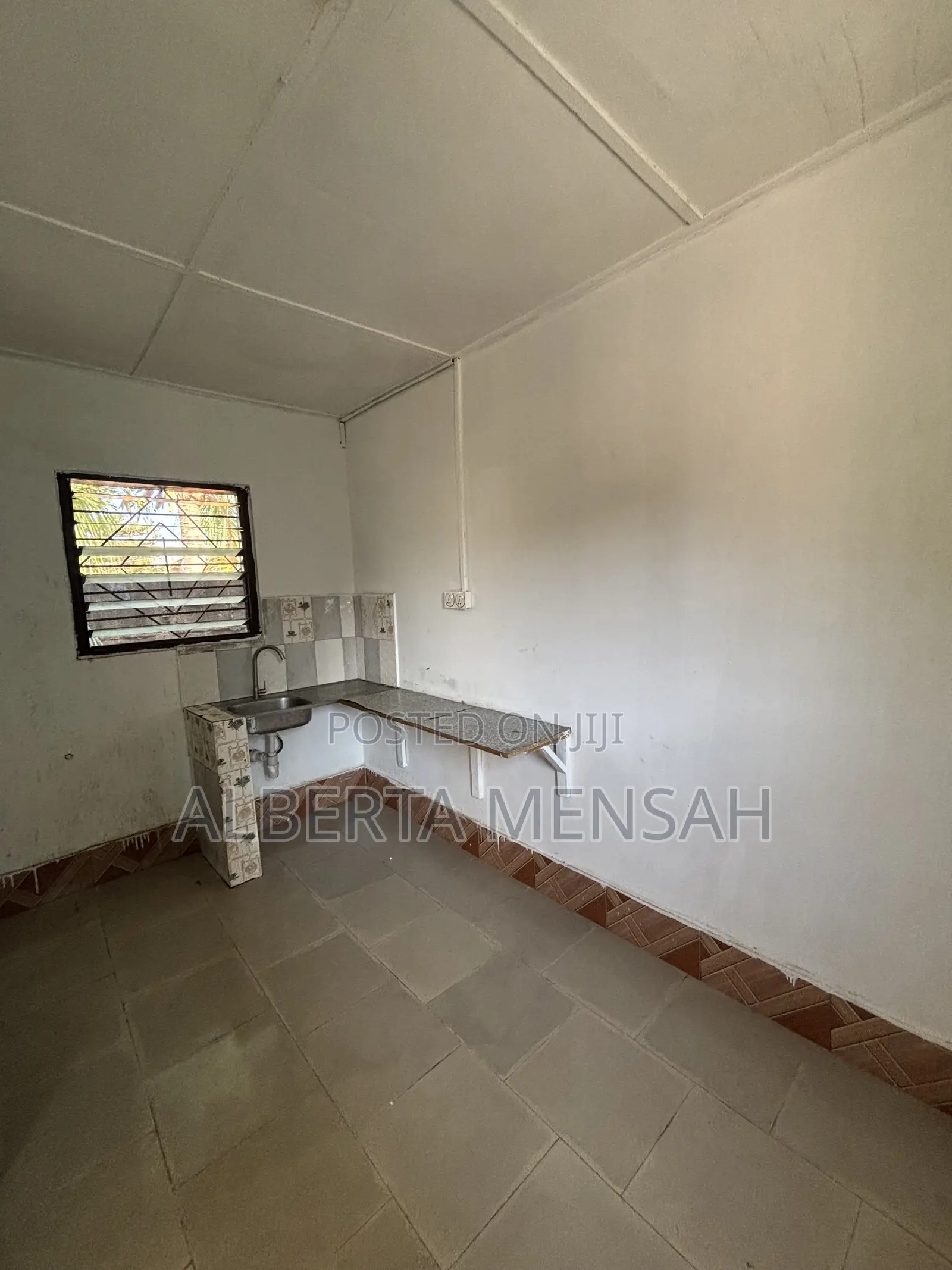 1bdrm Bungalow in Lakeside Community 1 for rent