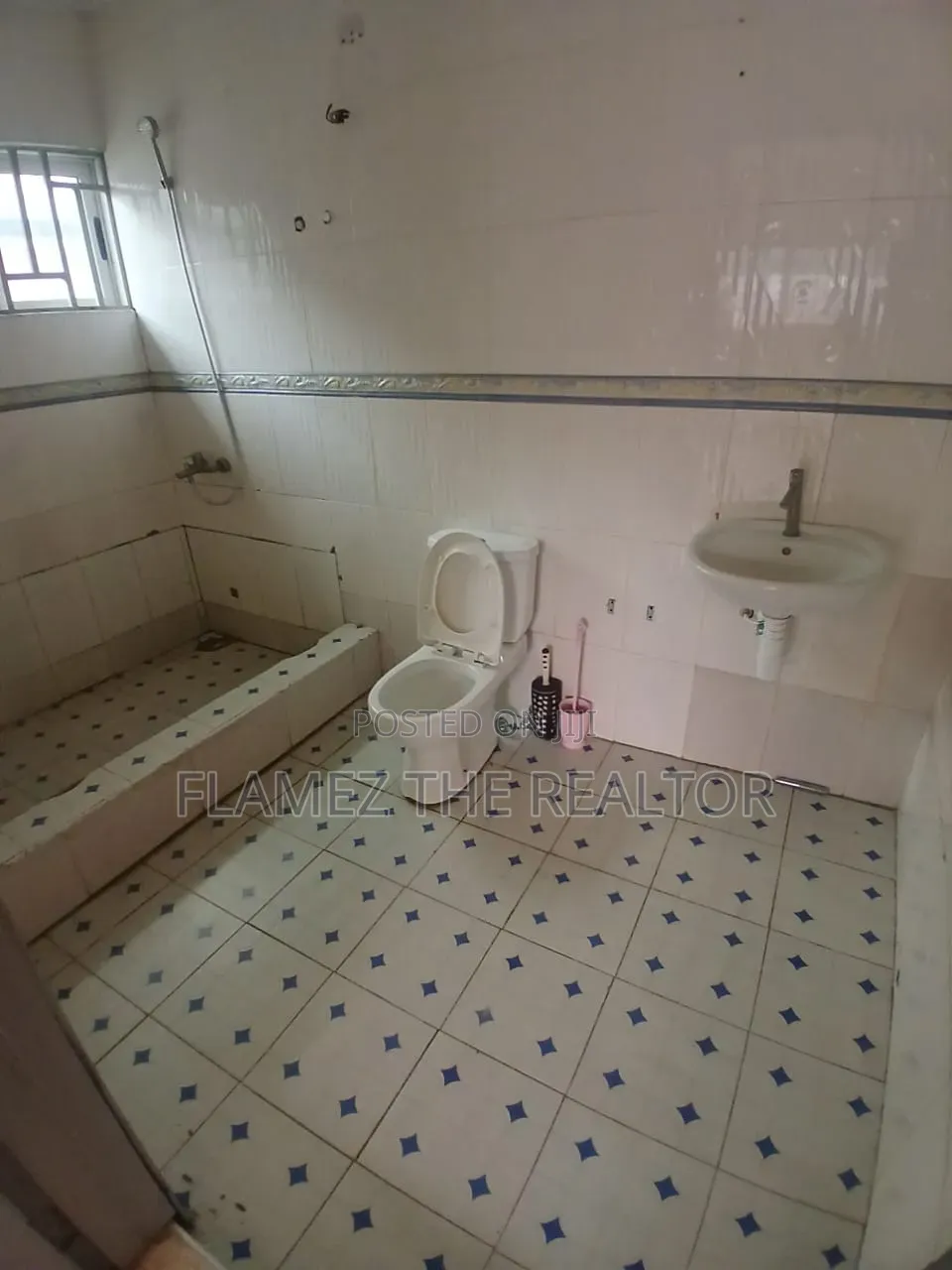 5bdrm House in Acp, Kwabenya for rent