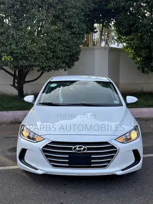 Hyundai Elantra SE Sedan FWD (2.0L 4cyl 6M) 2017 White
