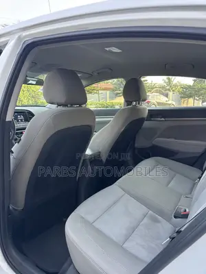 Hyundai Elantra SE Sedan FWD (2.0L 4cyl 6M) 2017 White
