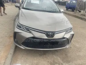 Toyota Corolla 2021 Brown