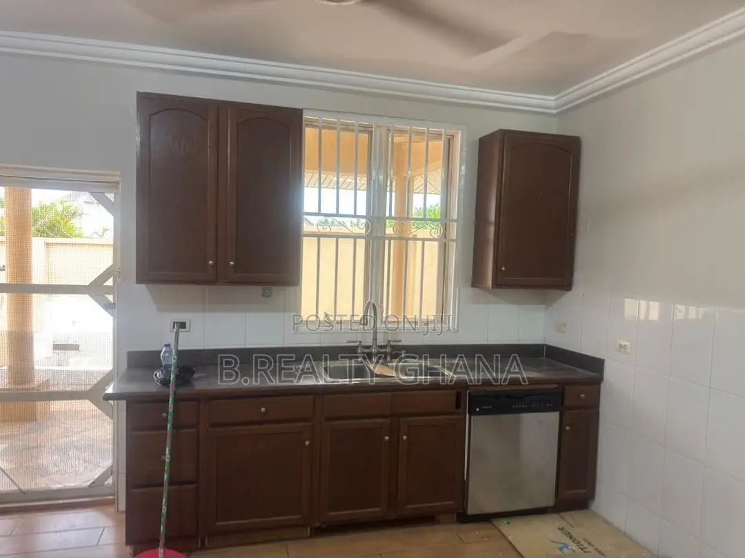4bdrm House in East Legon for rent