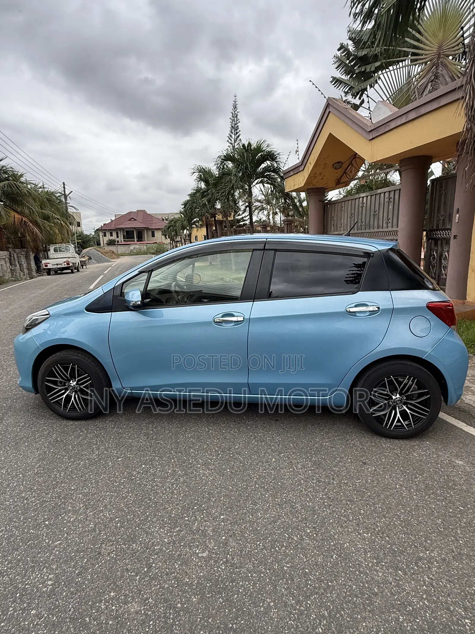 Toyota Vitz 1.3 FWD 3dr 2016 Blue
