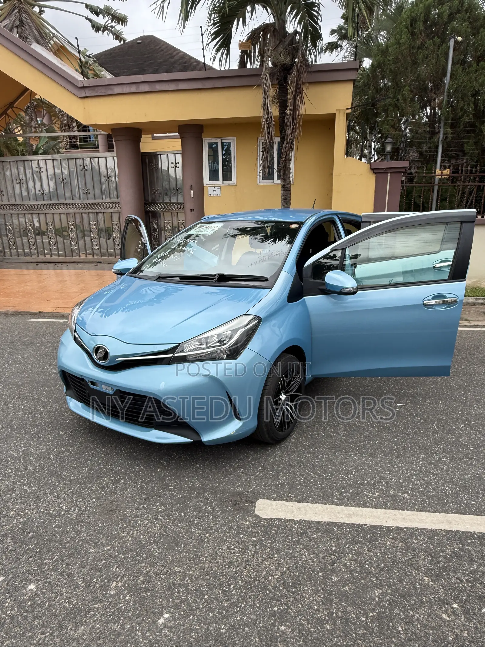 Toyota Vitz 1.3 FWD 3dr 2016 Blue