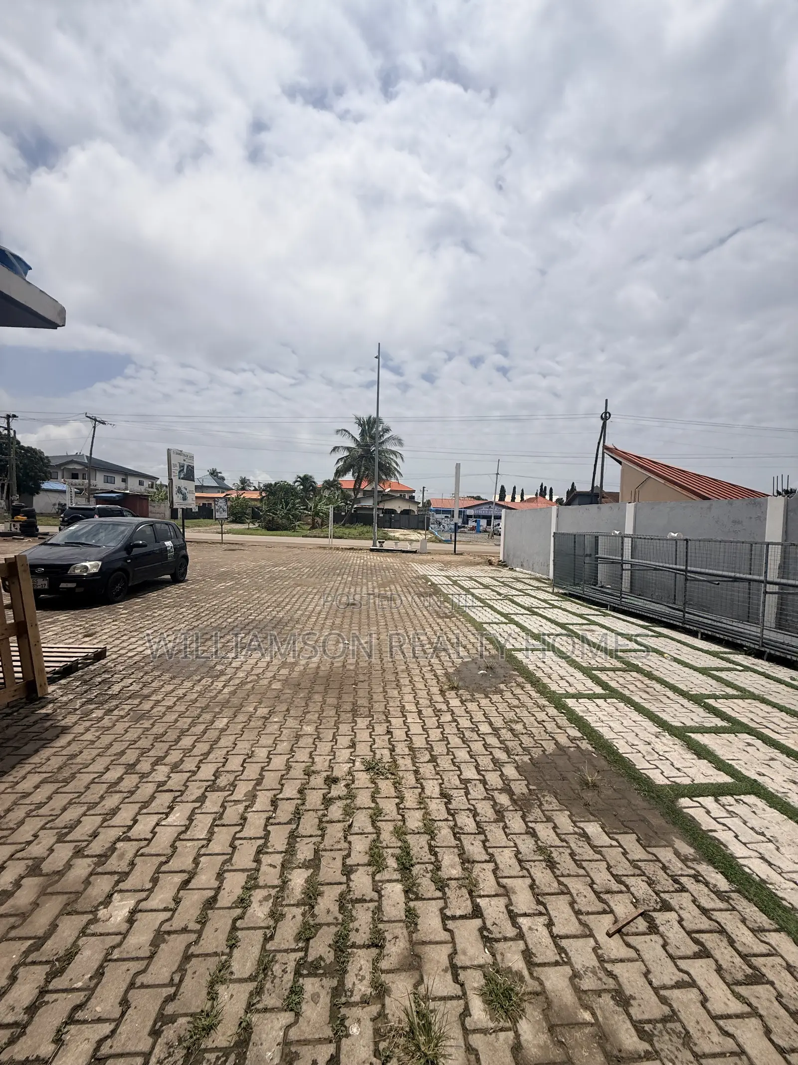 Downstairs, Road Side Shop/Store/Office Space/Showrm/Warehouse,spintex