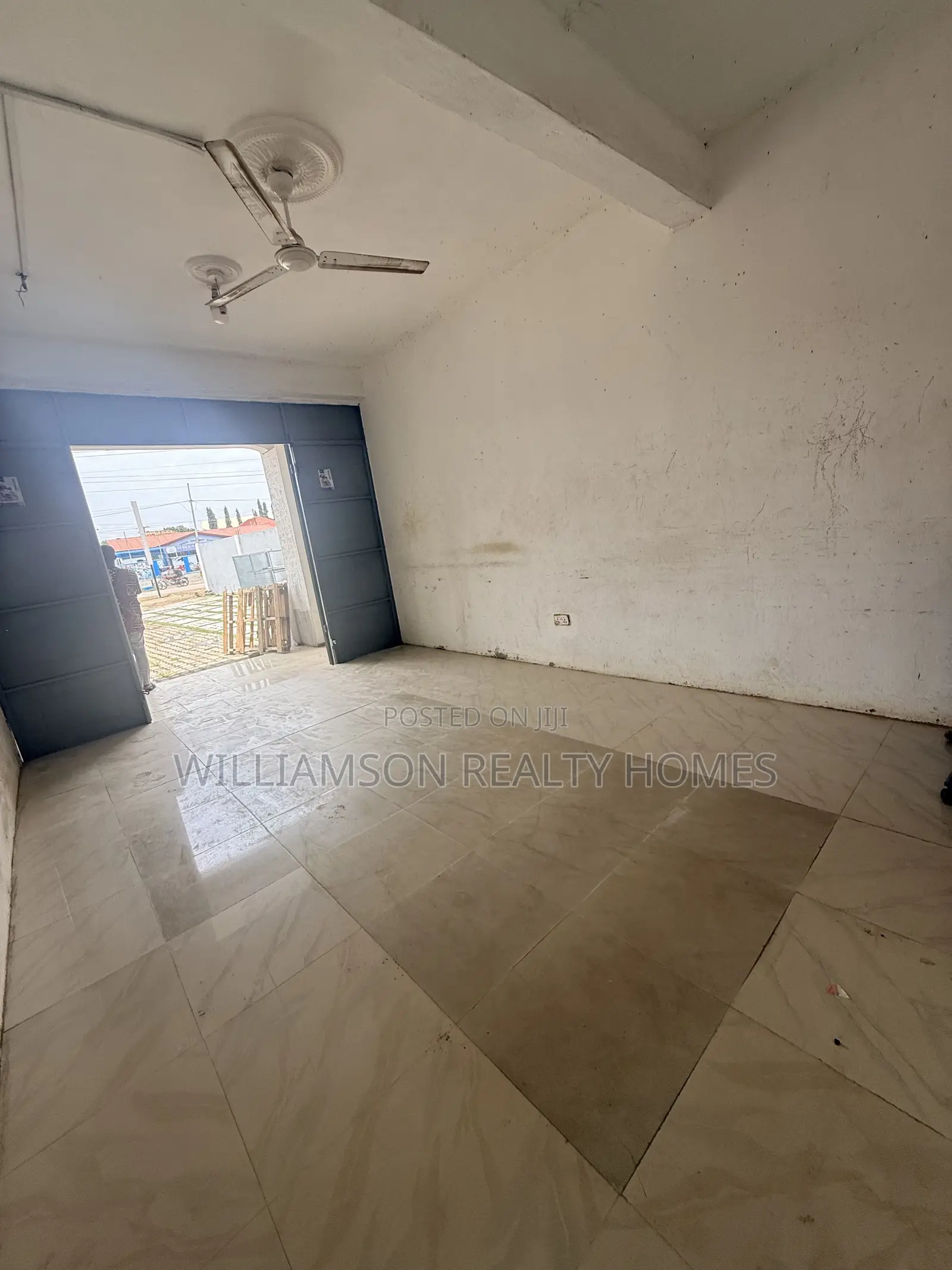 Downstairs, Road Side Shop/Store/Office Space/Showrm/Warehouse,spintex
