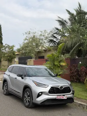 Toyota Highlander XLE 2021 Silver
