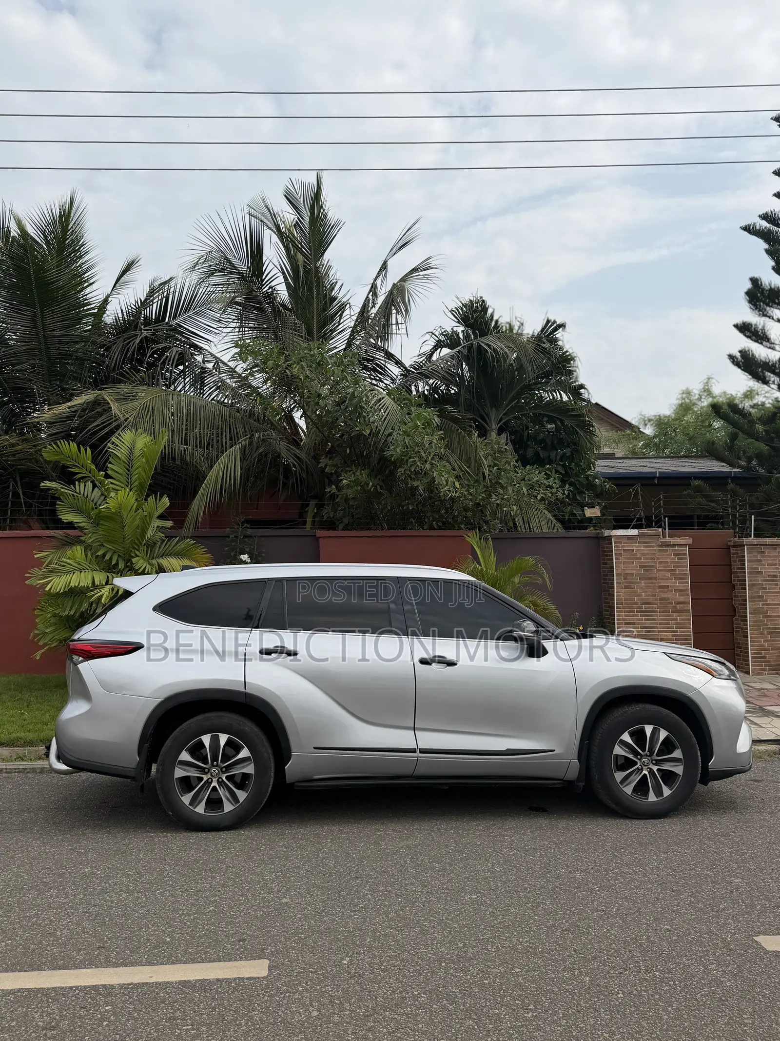 Toyota Highlander XLE 2021 Silver