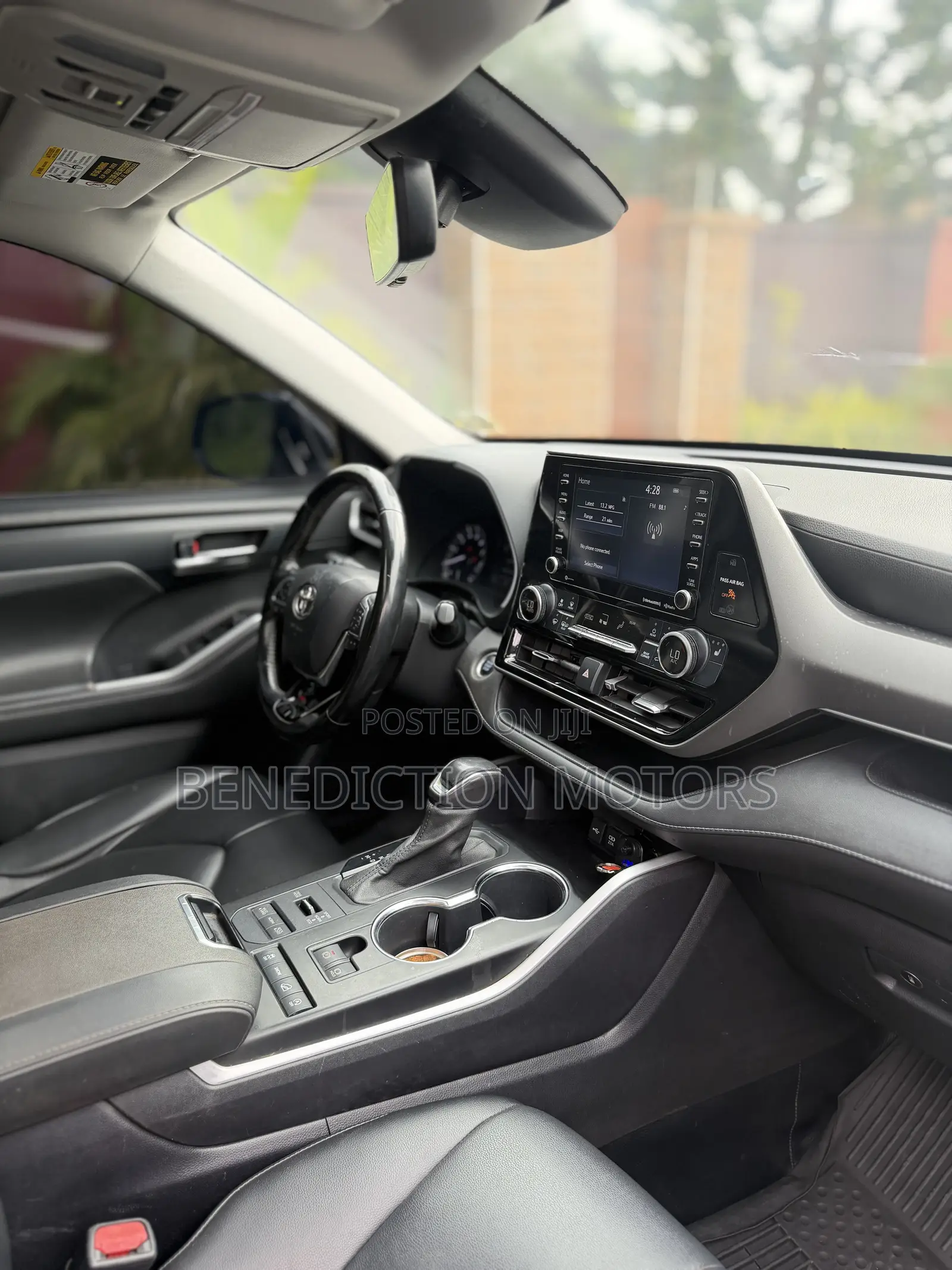 Toyota Highlander XLE 2021 Silver