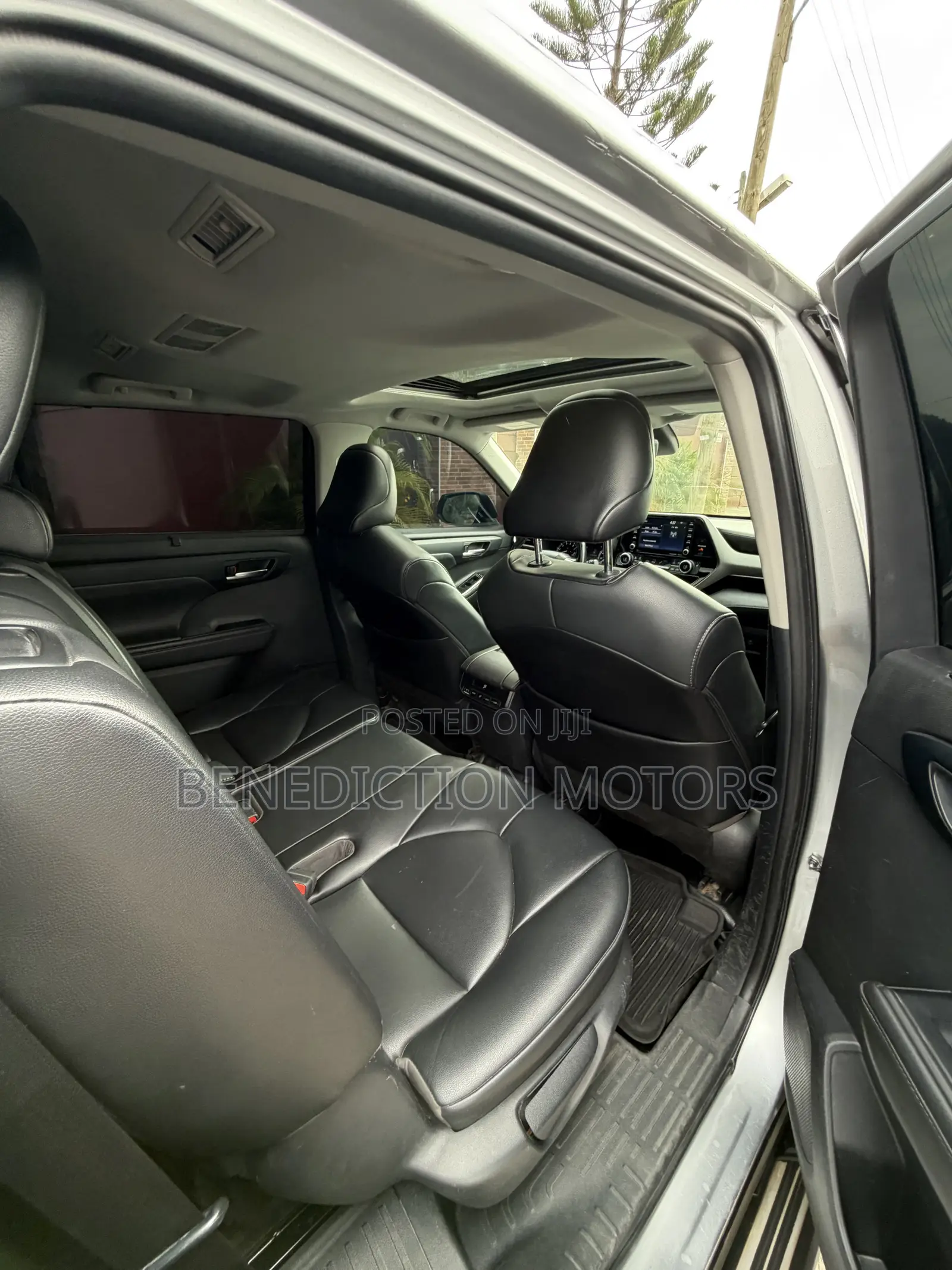 Toyota Highlander XLE 2021 Silver