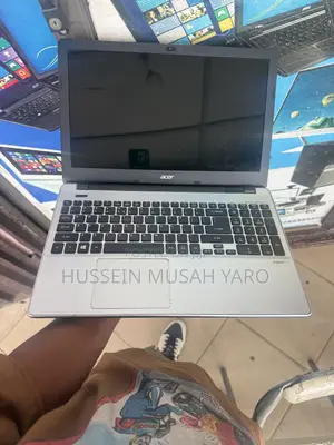 Laptop Acer Aspire E5-571 4GB Intel Core i3 HDD 320GB