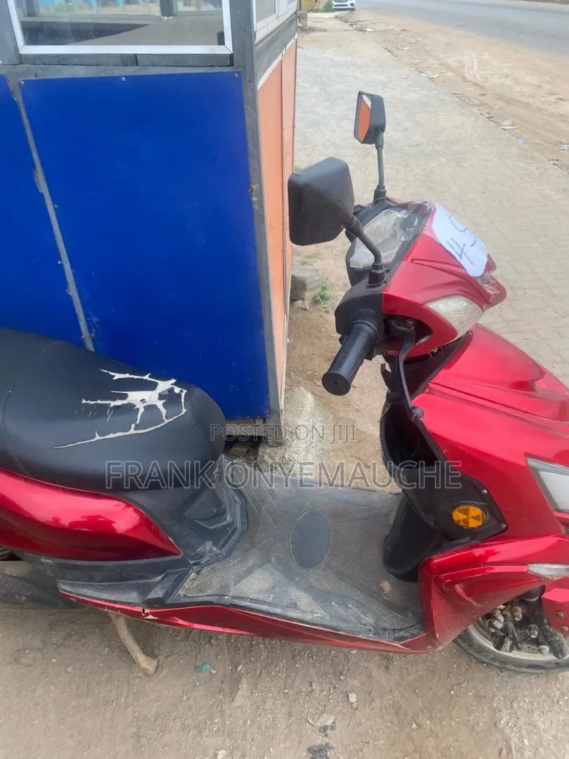 Royal Motorcycle 2025 Red