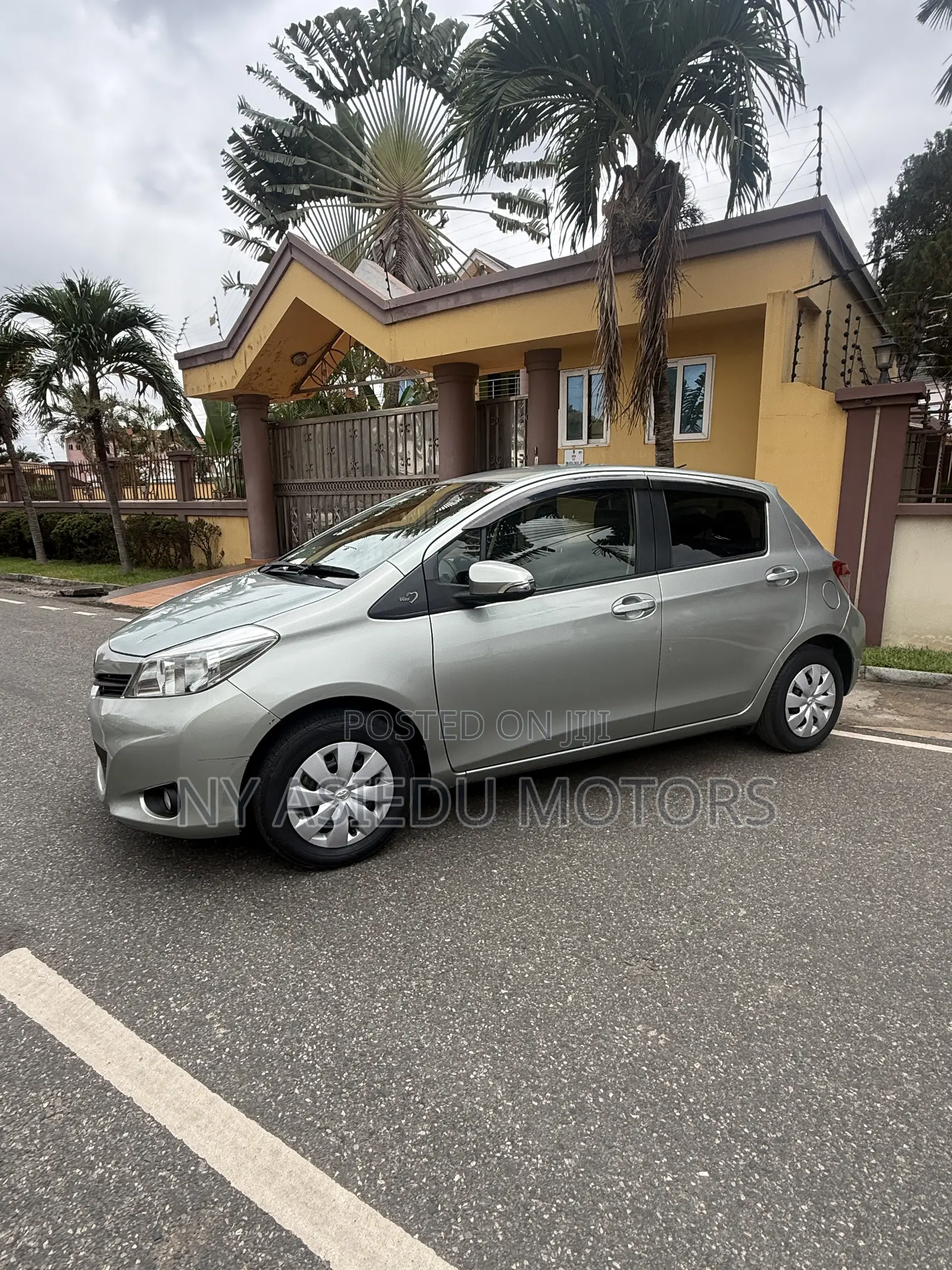 Toyota Vitz 1.3 FWD 5dr 2014 Green