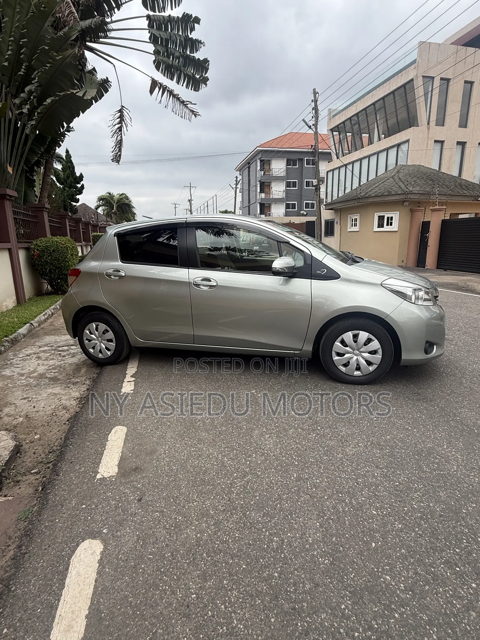 Toyota Vitz 1.3 FWD 5dr 2014 Green