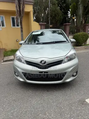 Toyota Vitz 1.3 FWD 5dr 2014 Green