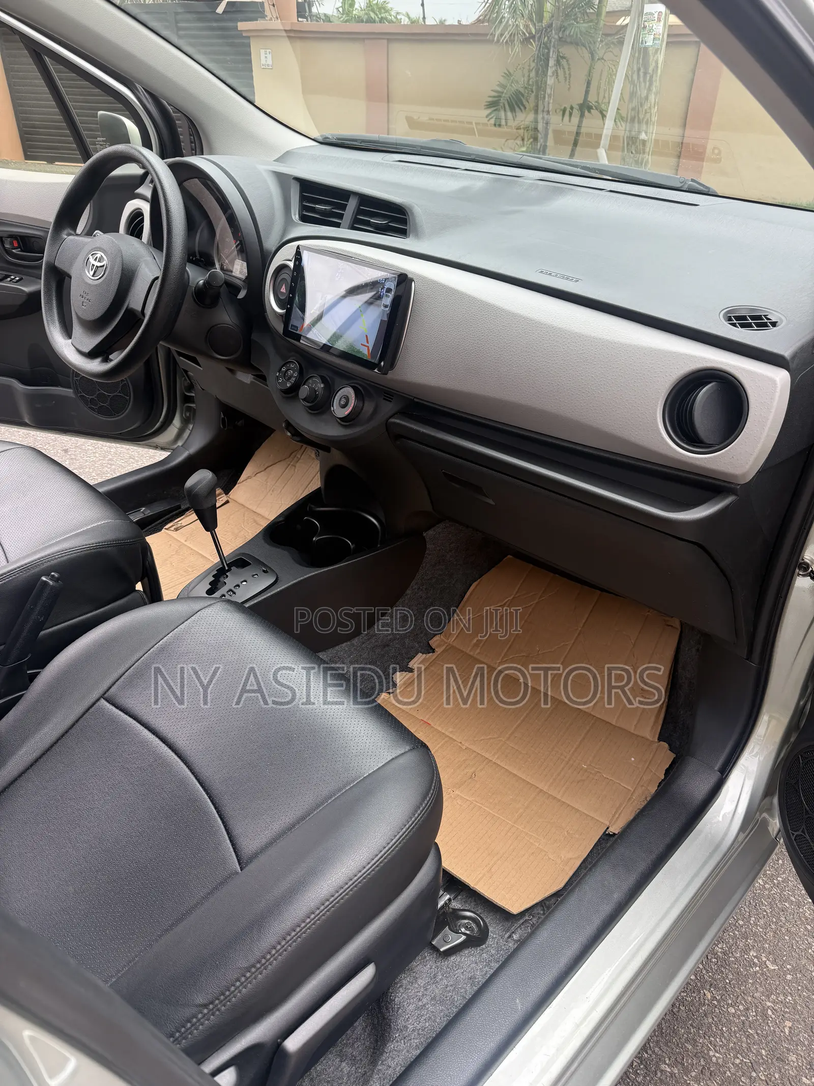 Toyota Vitz 1.3 FWD 5dr 2014 Green