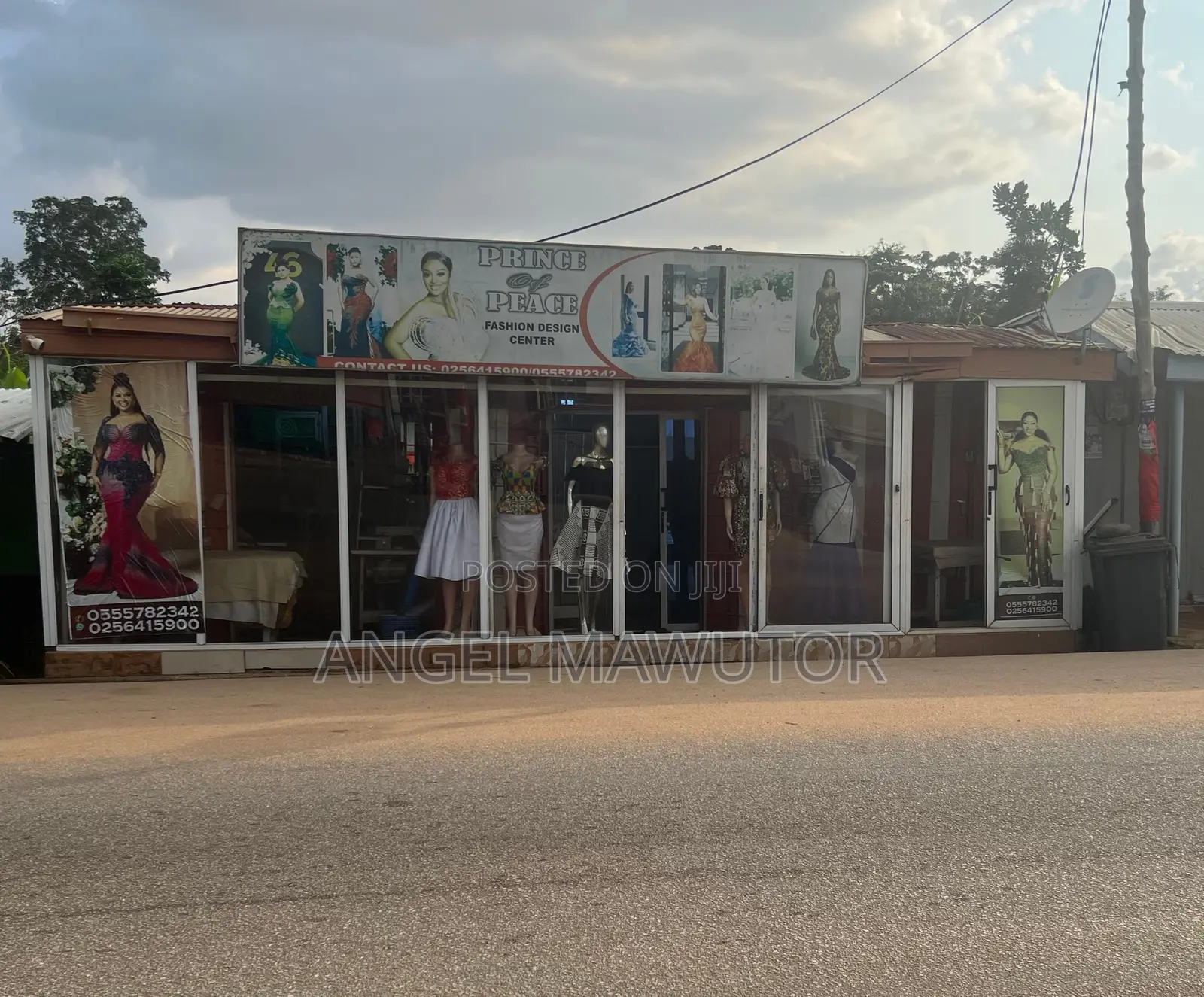 4-in-1 Roadside Container Store for Rent at Oduom