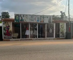 4-in-1 Roadside Container Store for Rent at Oduom