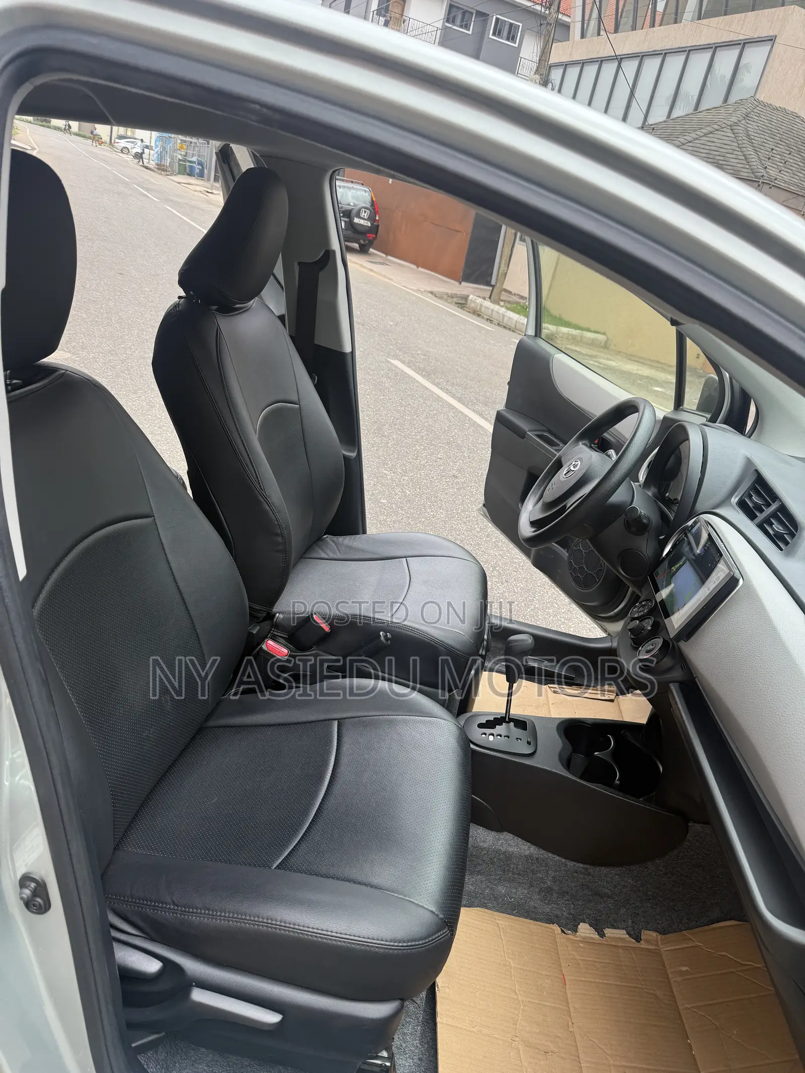 Toyota Vitz 1.3 FWD 5dr 2014 Green