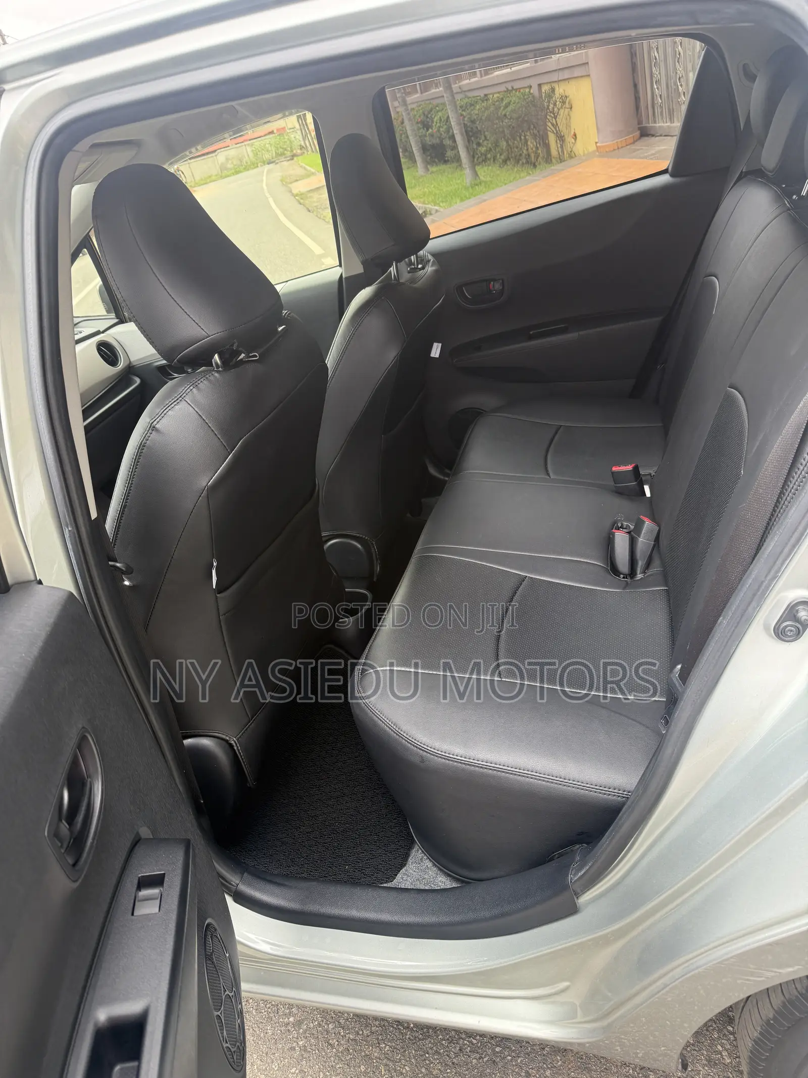 Toyota Vitz 1.3 FWD 5dr 2014 Green