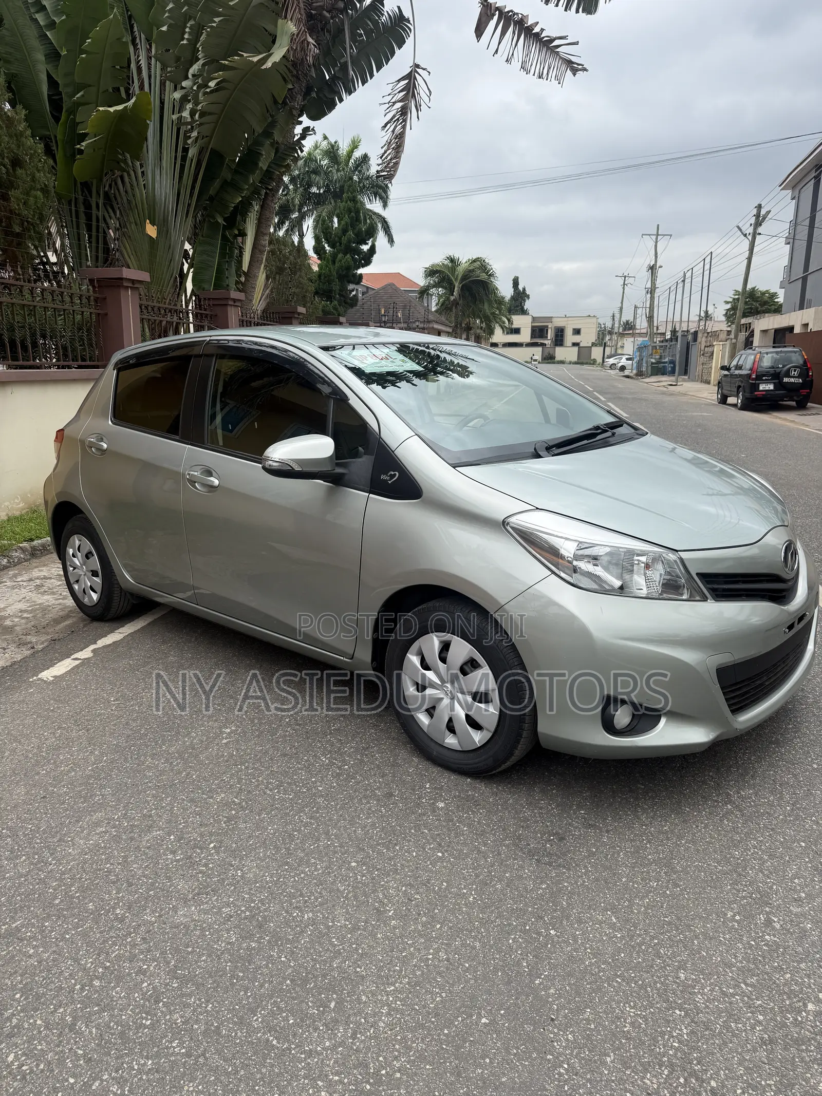 Toyota Vitz 1.3 FWD 5dr 2014 Green