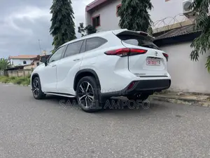 Toyota Highlander XLE 2022 White