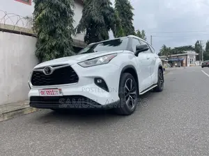 Toyota Highlander XLE 2022 White