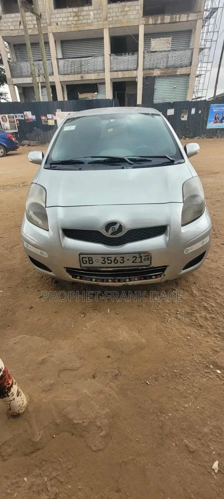 Toyota Vitz 2010 Silver