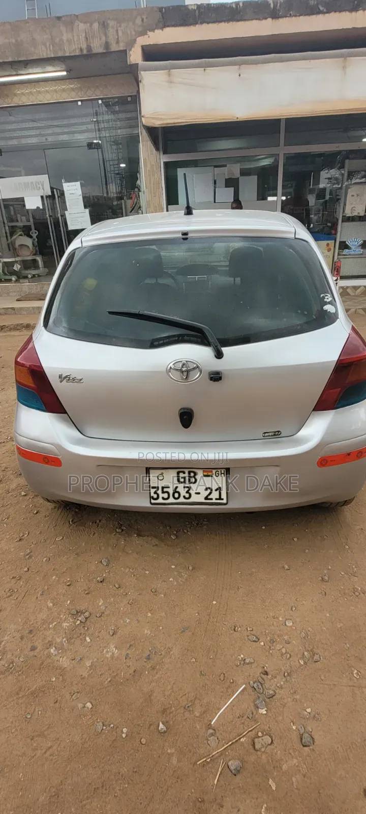 Toyota Vitz 2010 Silver