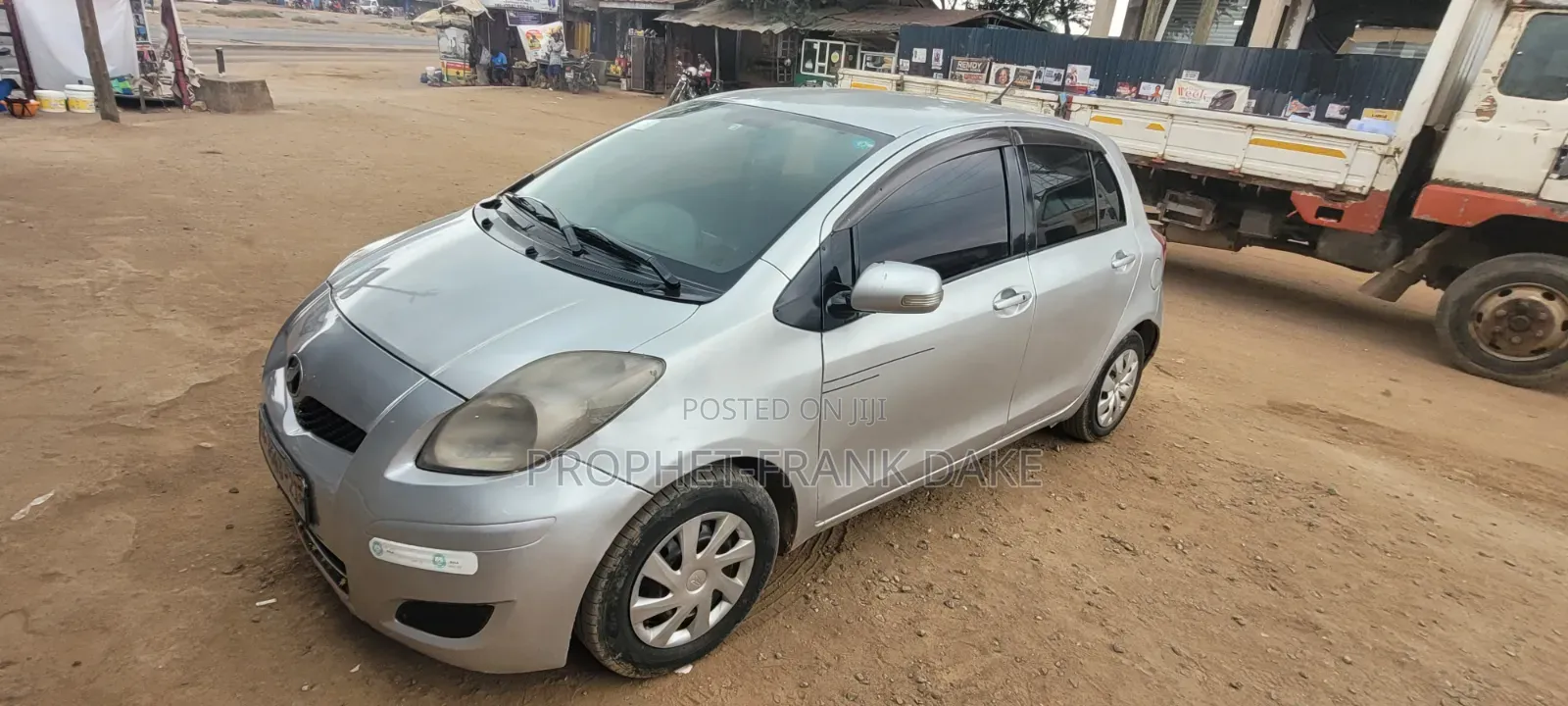 Toyota Vitz 2010 Silver