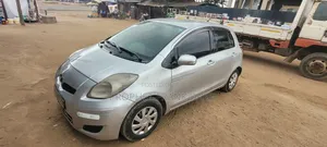 Toyota Vitz 2010 Silver