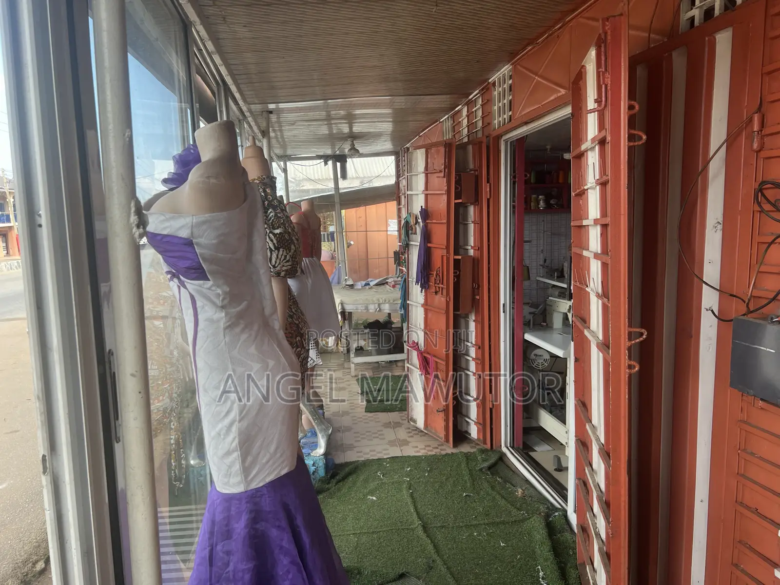 4-in-1 Roadside Container Store for Rent at Oduom